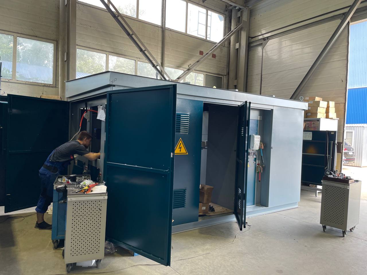 Киосковая комплектная трансформаторная подстанция в металлическом корпусе (КТПН, КТПП) 